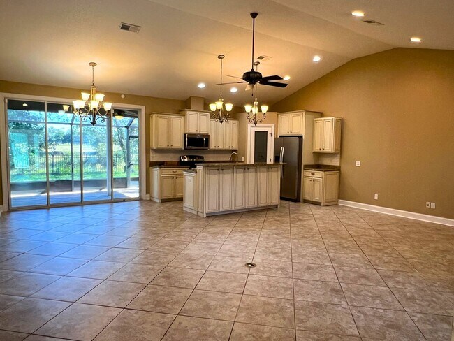 Photo - 4/2 with access to amenities, close to base!!