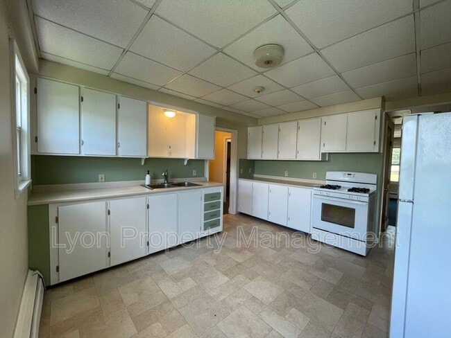 Building Photo - 456 Washington St Unit Second floor