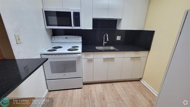 Building Photo - 151 SW 135th Terrace Unit 203T Rental