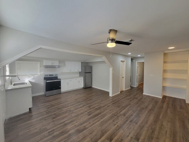 Photo - 707 Johnson Ln