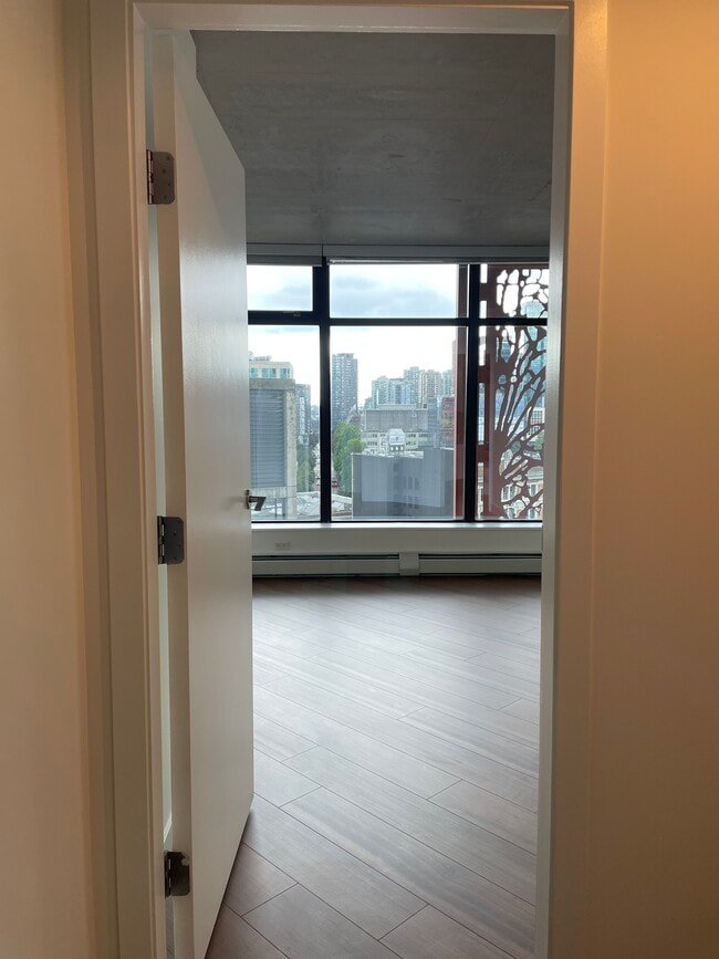 Photo - 128 Cordova St W