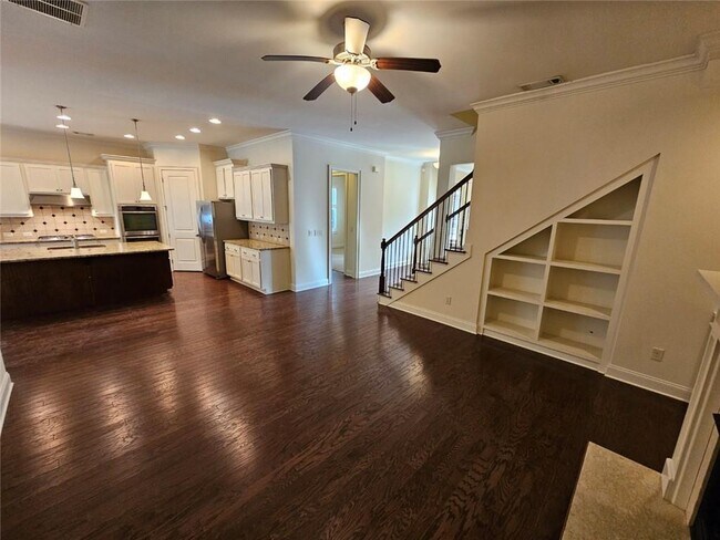 Photo - 2104 McFarlin Ln