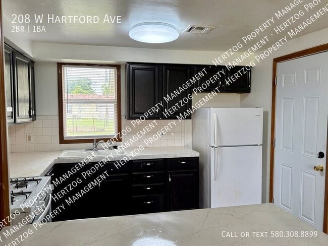 Photo - 208 W Hartford Ave