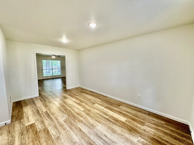 Photo - 802 E Kara Ln