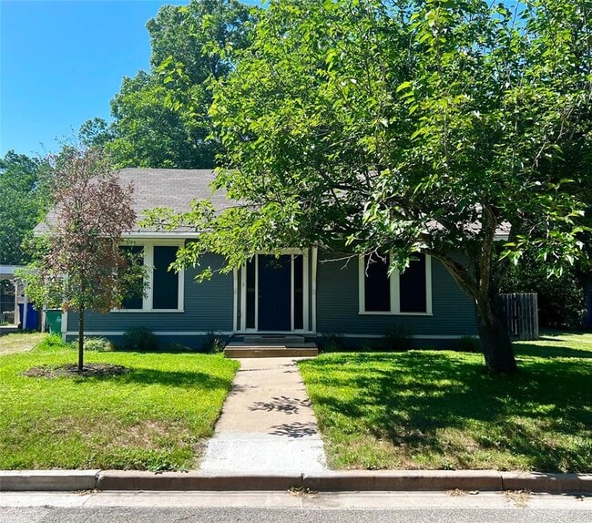 Photo - 810 Cecelia St