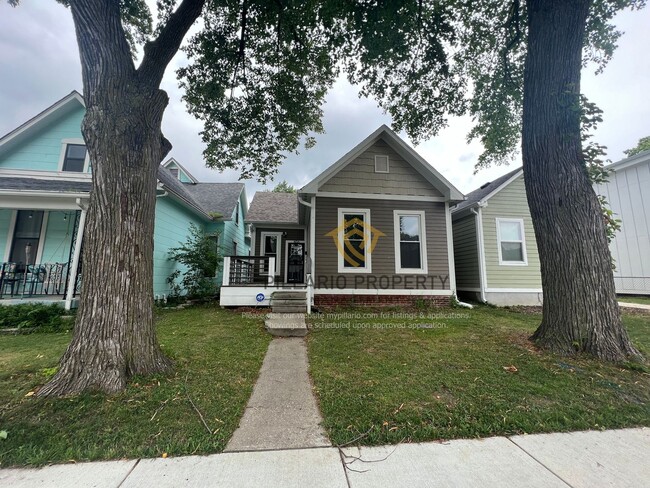 Building Photo - Renovated 4 Bed, 2.5 Bath Home in Beautiful Bates Hendricks, Just Blocks from Downtown!