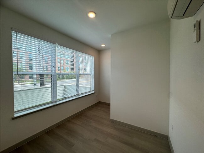 Building Photo - 91 Jensen Dr Unit TH1103 Rental