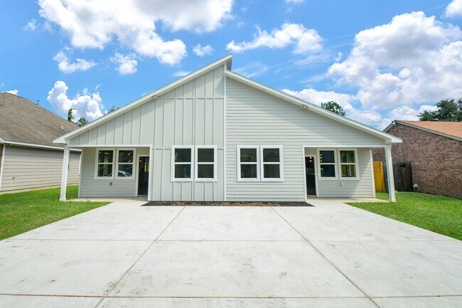 Building Photo - 5923 Southtown St Rental