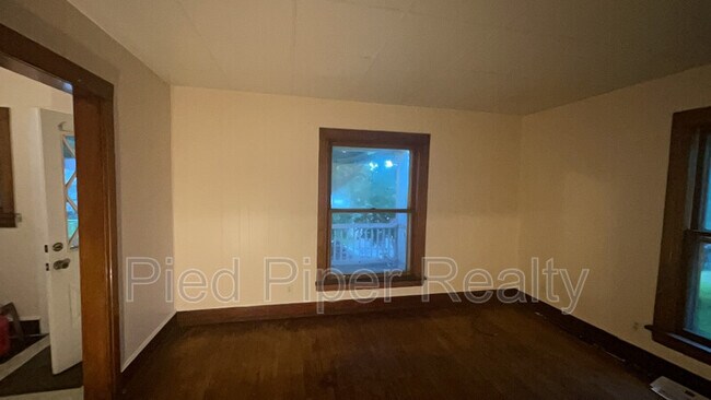 1015 S Columbia Ave