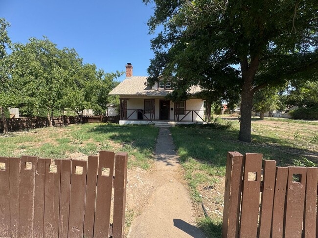 Photo - 707 W 5th St