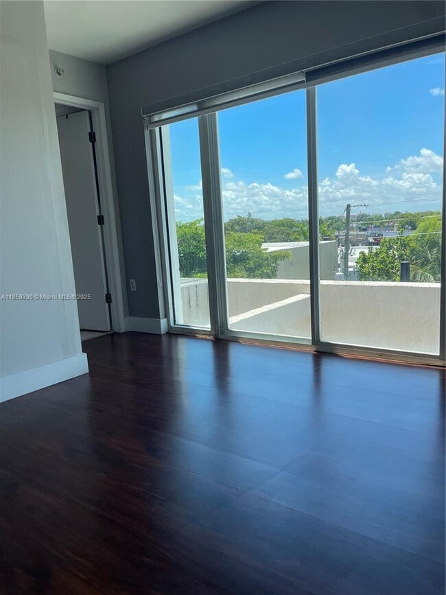 Building Photo - 1475 SW 8th St Unit 403 Rental