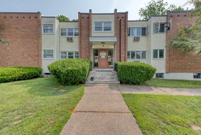 Building Photo - 20 Thompson Rd Unit APT A