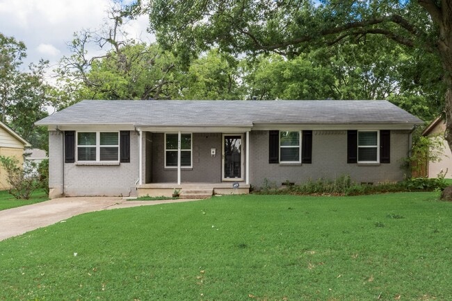 Photo - 438 Daniel St