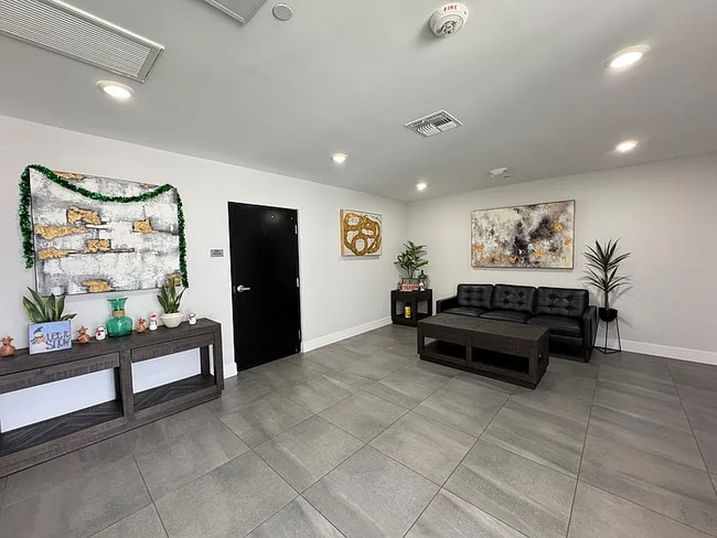 Photo - 4383 N Sepulveda Blvd Unidad 201