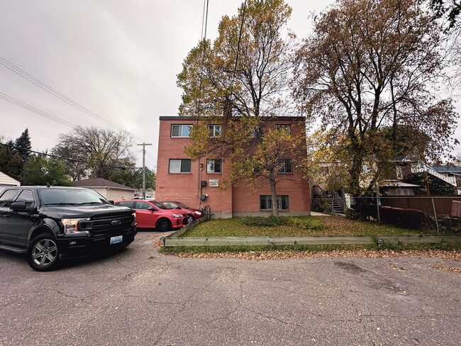 Photo - 424 Rue Aulneau Unit 8