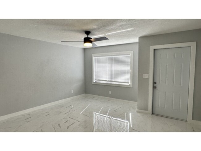 2 bedroom 2 Bath Newly Upgraded! Available... - 2 bedroom 2 Bath Newly Upgraded! Available... Casa