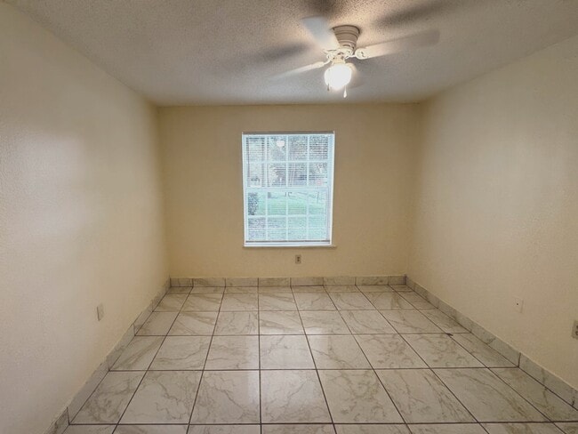 Photo - 1932 Lake Atriums Cir