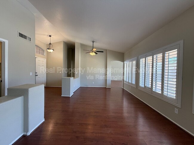 Building Photo - 1007 W Cooley Dr