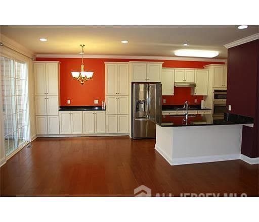 Photo - 204 Downey Ln