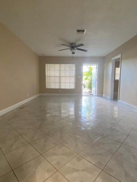 Photo - 184 SE 10th St