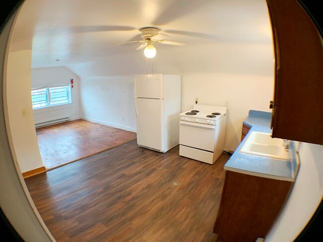 Building Photo - 35 Concord St Unit 3