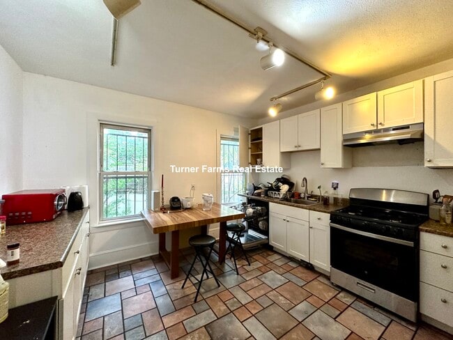 Building Photo - 8 Sewall St Unit 1