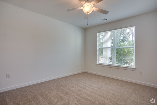 1BR, 1BA - 796SF