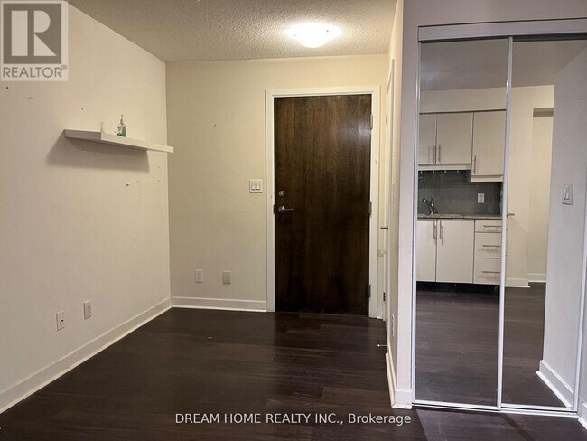 Photo - 33 Bay St. Unit 1413