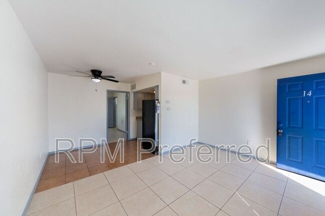 Building Photo - 1800 N Wayside Dr Rental