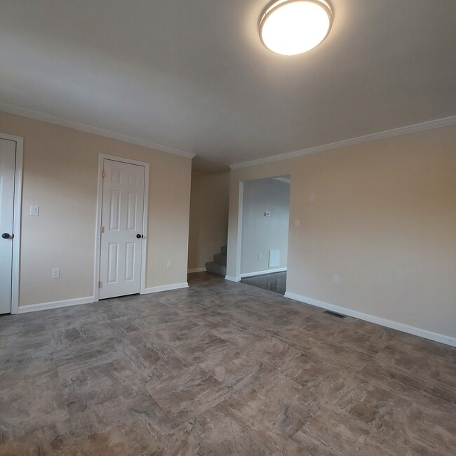 Photo - 102 Kadies Ln