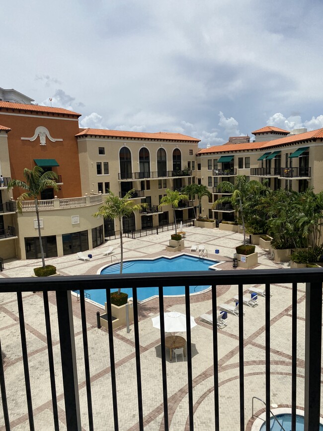 Photo - 55 Merrick Way Unidad 821