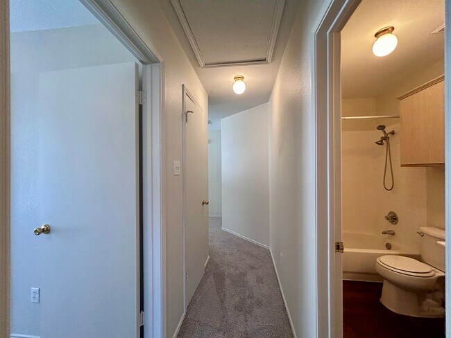 Photo - 9703 Nightjar Dr Unidad A