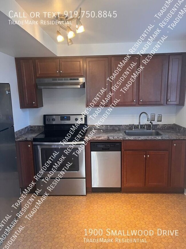 Photo - 1900 Smallwood Dr