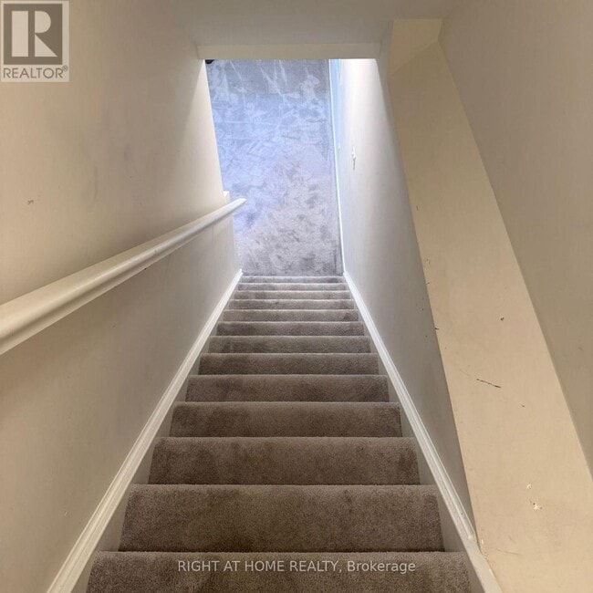 Photo - 961 Deveron Crescent