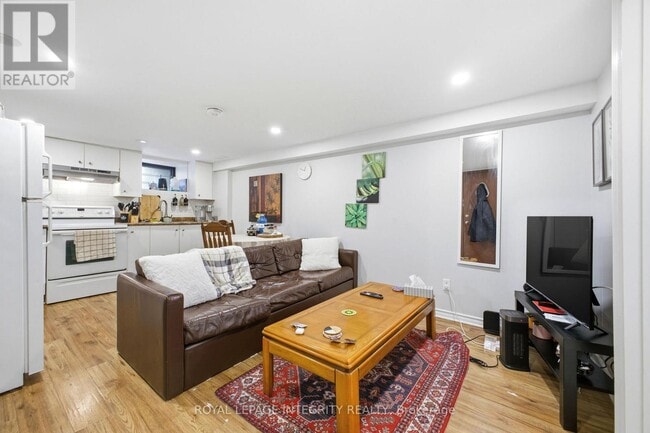 Photo - 172 Cobourg St Unit B