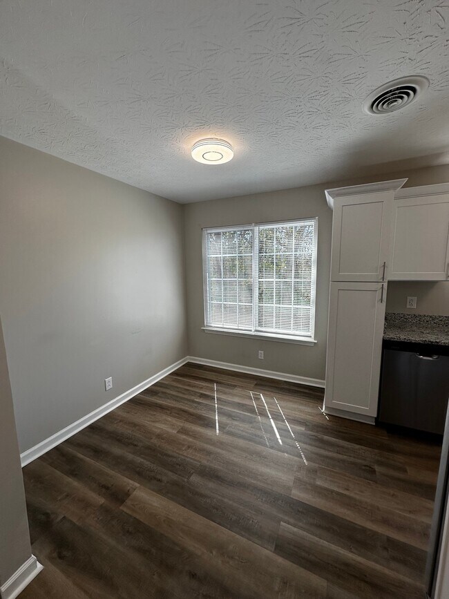 1506 Batts Blvd Unit 4