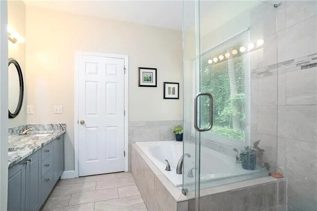 Photo - 3915 High Gables E