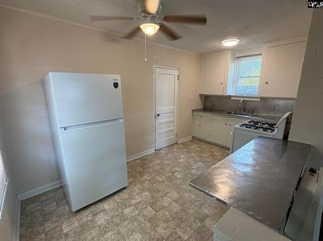 Photo - 610 Poplar St