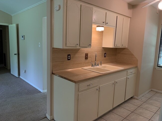 Photo - 618 Overbluff St