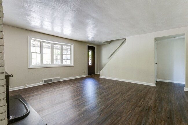 Photo - 2749 Oakley Wy