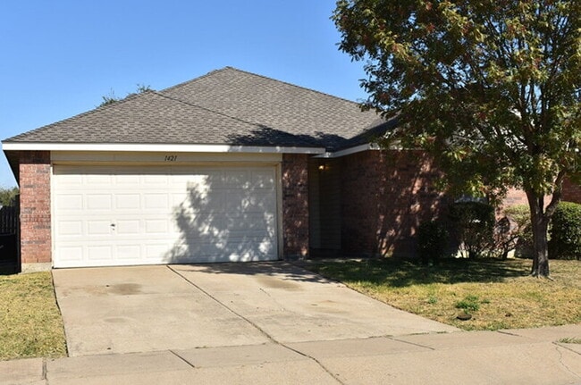 "Great 3-2-2 Home with Open Floor Plan and... - "Great 3-2-2 Home with Open Floor Plan and...
