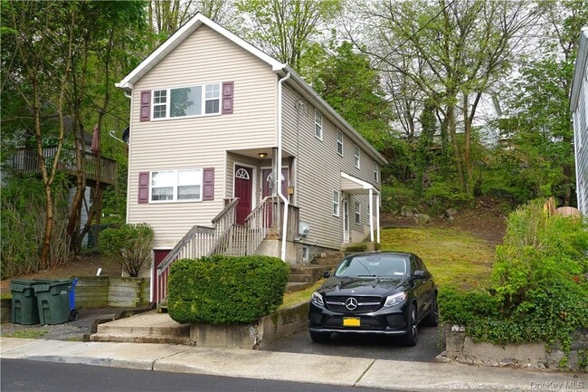 Building Photo - 13 Fort Putnam St Unit 2 Rental