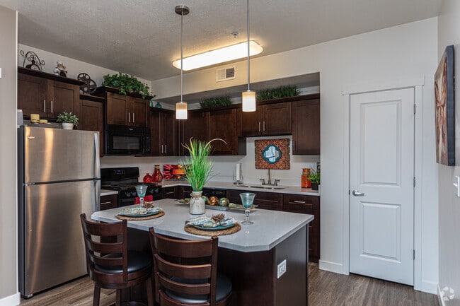2BR, 2BA - 952 SF