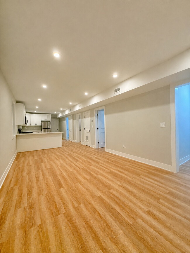 Photo - 2850 N Avers Ave
