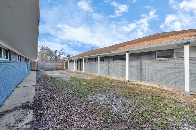 Photo - 3655 Seabrook St