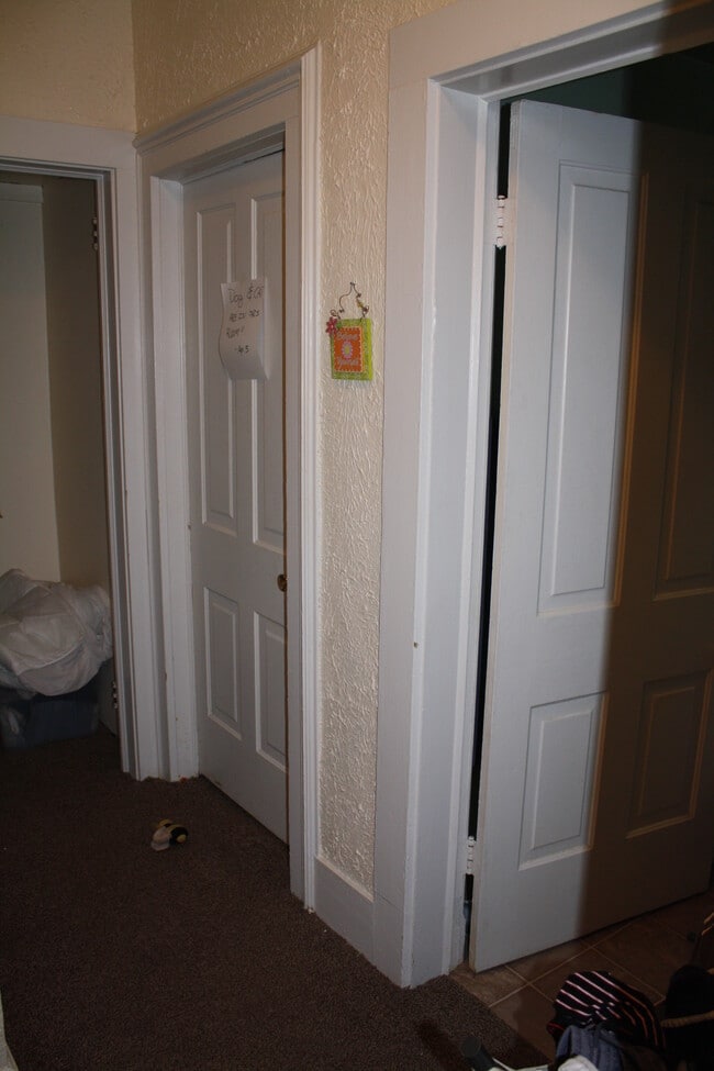 armario de la sala de estar - 717 W S St Unidad 6