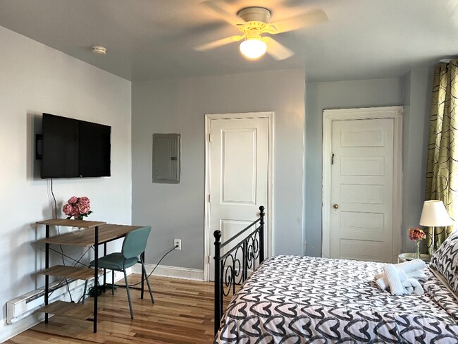 Photo - 5023 Spruce St