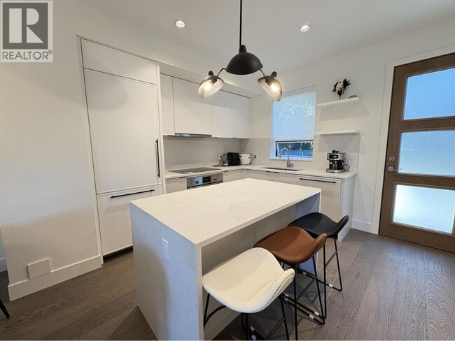 Photo - 990 W 52nd Ave