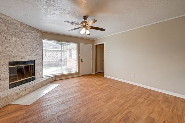 Photo - 4739 Parkland St