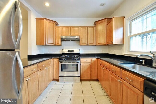 Building Photo - 1745 Lombard St Rental